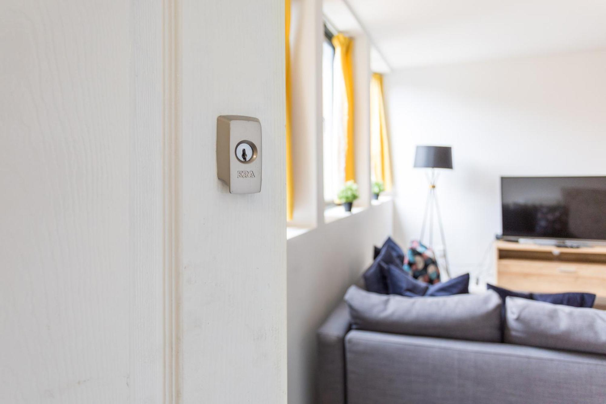 Flat 7- Spacious Studio Flat In The Heart Of Crawley Ngoại thất bức ảnh