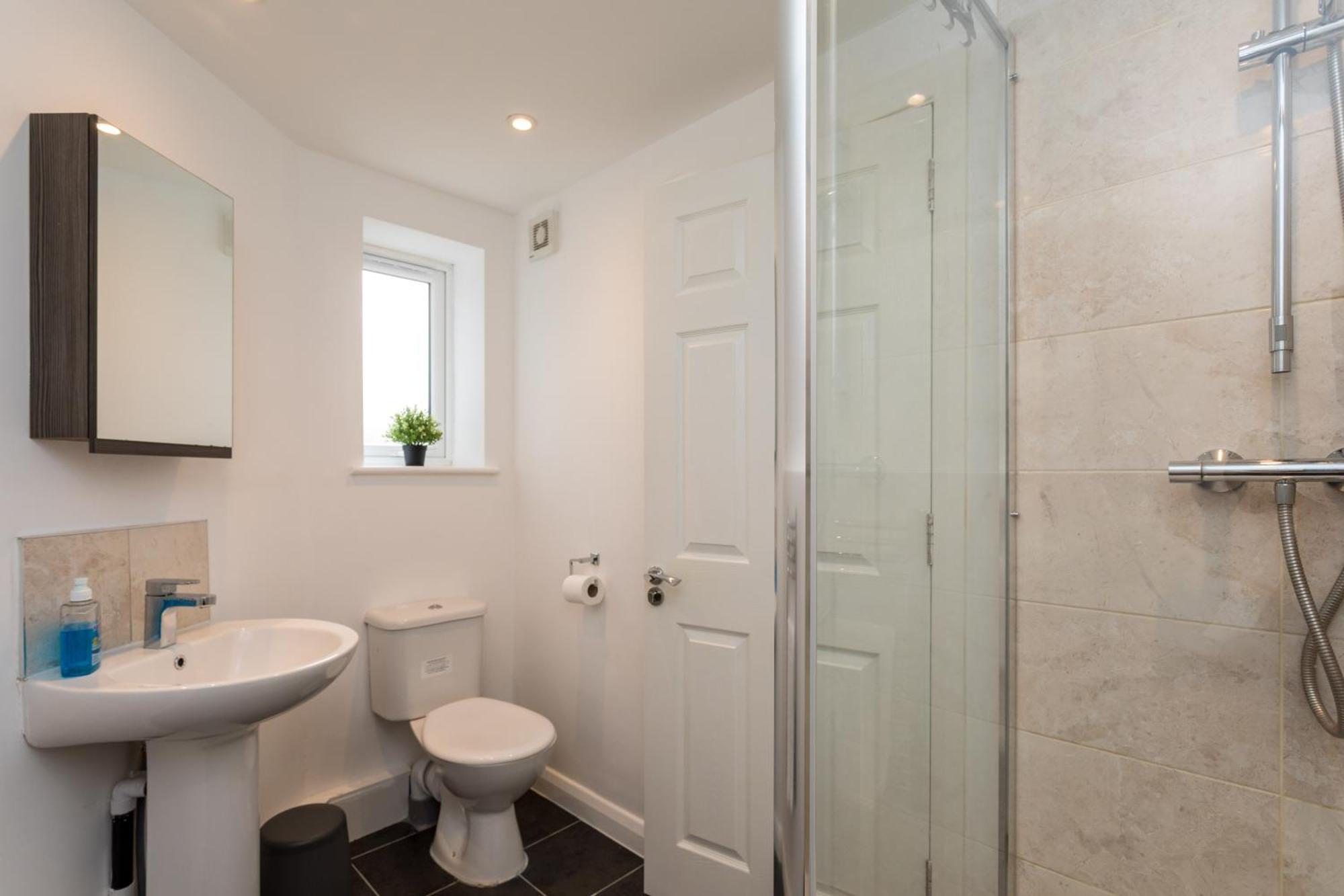 Flat 7- Spacious Studio Flat In The Heart Of Crawley Ngoại thất bức ảnh