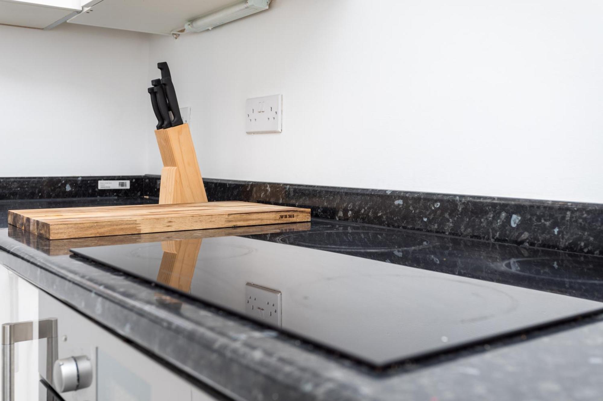 Flat 7- Spacious Studio Flat In The Heart Of Crawley Ngoại thất bức ảnh