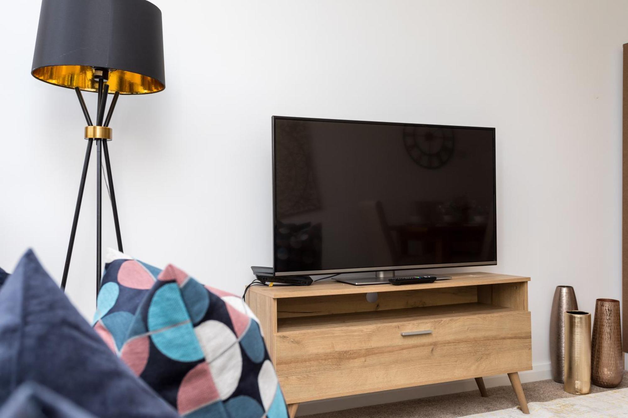 Flat 7- Spacious Studio Flat In The Heart Of Crawley Ngoại thất bức ảnh