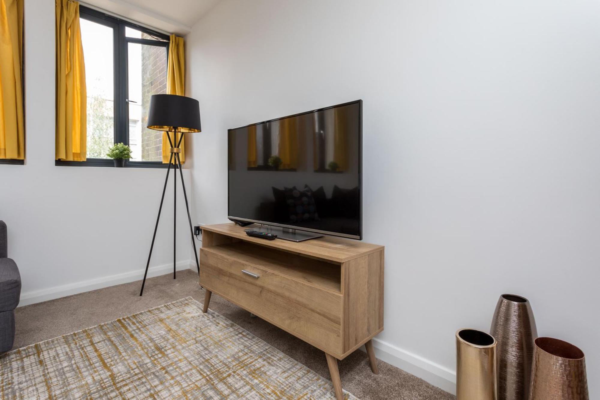 Flat 7- Spacious Studio Flat In The Heart Of Crawley Ngoại thất bức ảnh