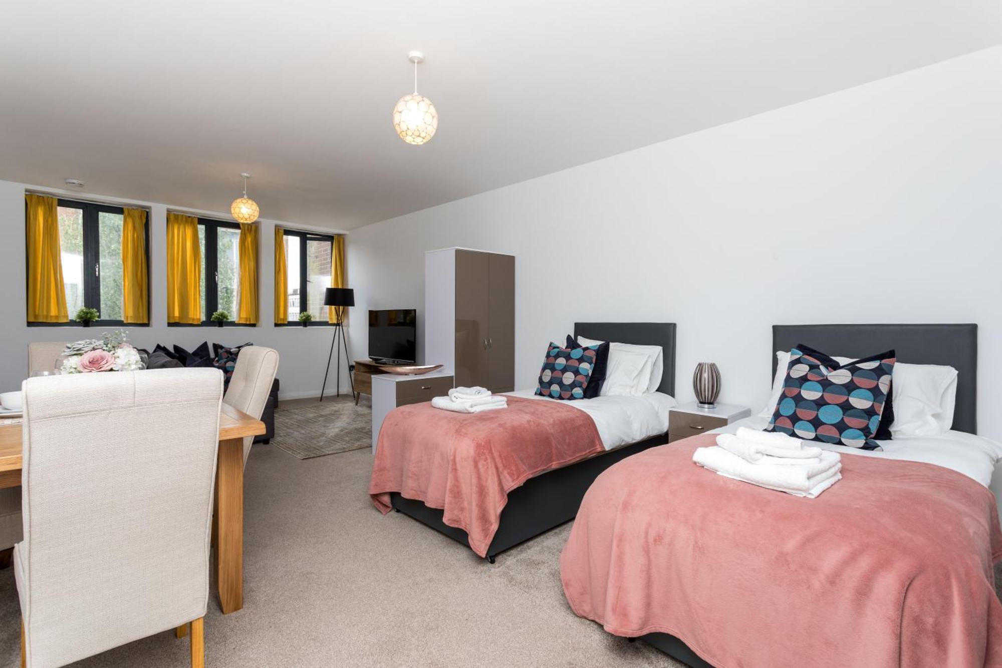 Flat 7- Spacious Studio Flat In The Heart Of Crawley Ngoại thất bức ảnh
